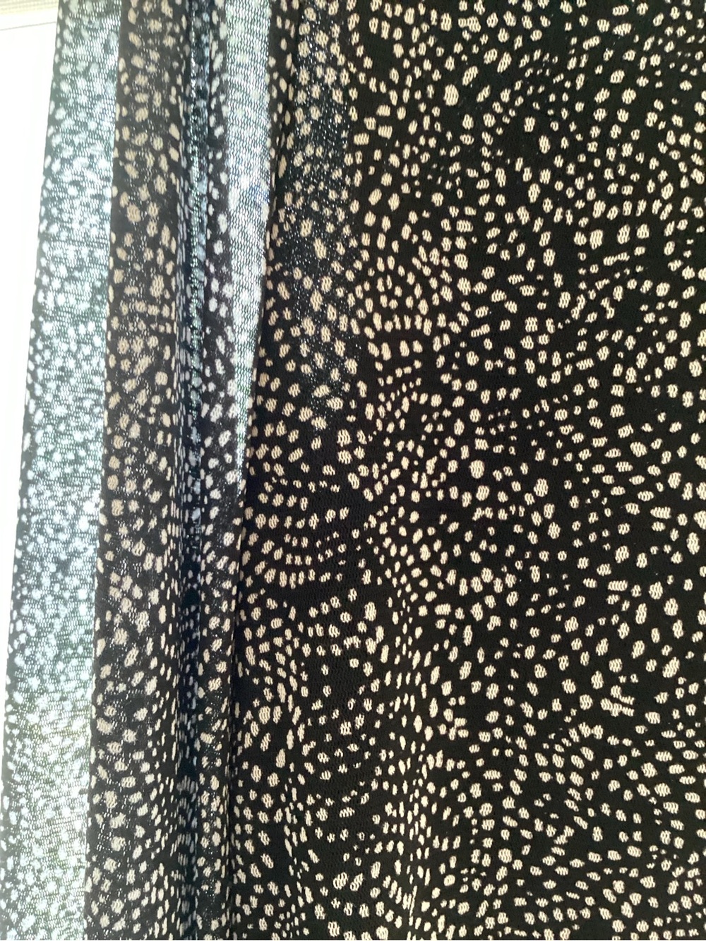 Lot two Black and White Blouses - Picture 6 of 16